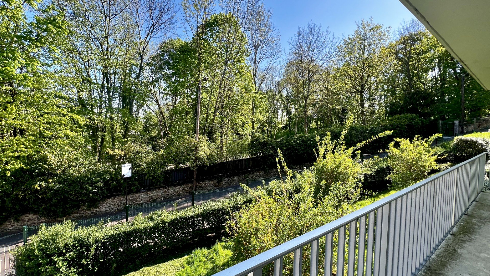 Grand appartement familial avec terrasse   Quartier de la Jonchère