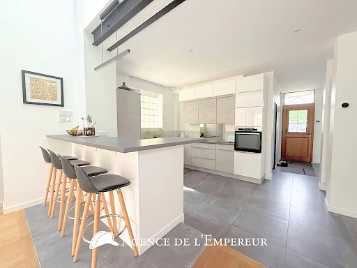 Maison en location meublée, 182 m2, 5 chambres, à 5 min à pied du RER A de Rueil