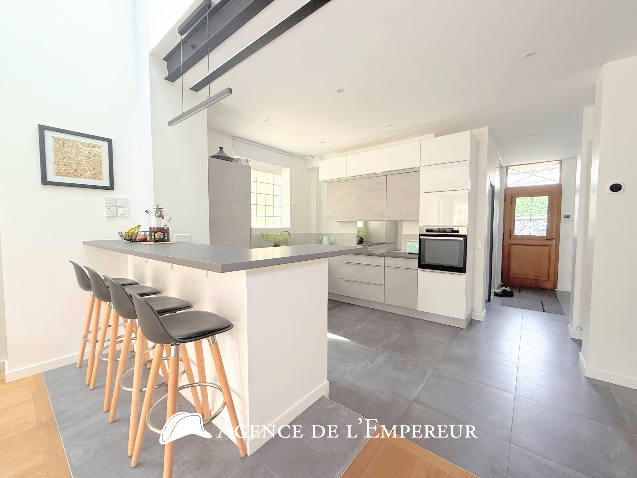 Maison en location meublée, 182 m2, 5 chambres, à 5 min à pied du RER A de Rueil