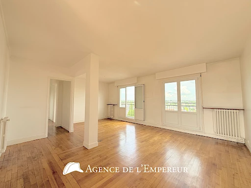 3 pièces, 8e et dernier étage avec terrasse, balcon et cave - Centre Ville
