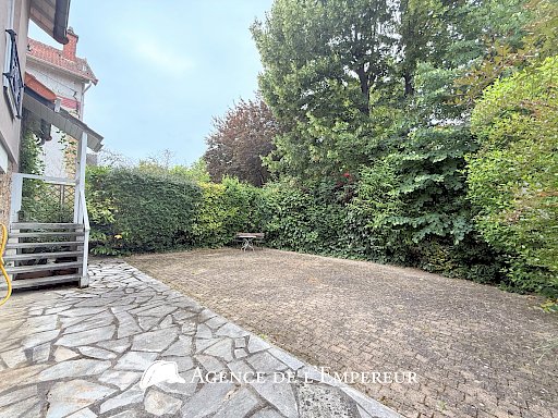 Maison avec jardin, garage et studio. Centre-ville de Rueil (à 8 min) et RER A (à 8 min)