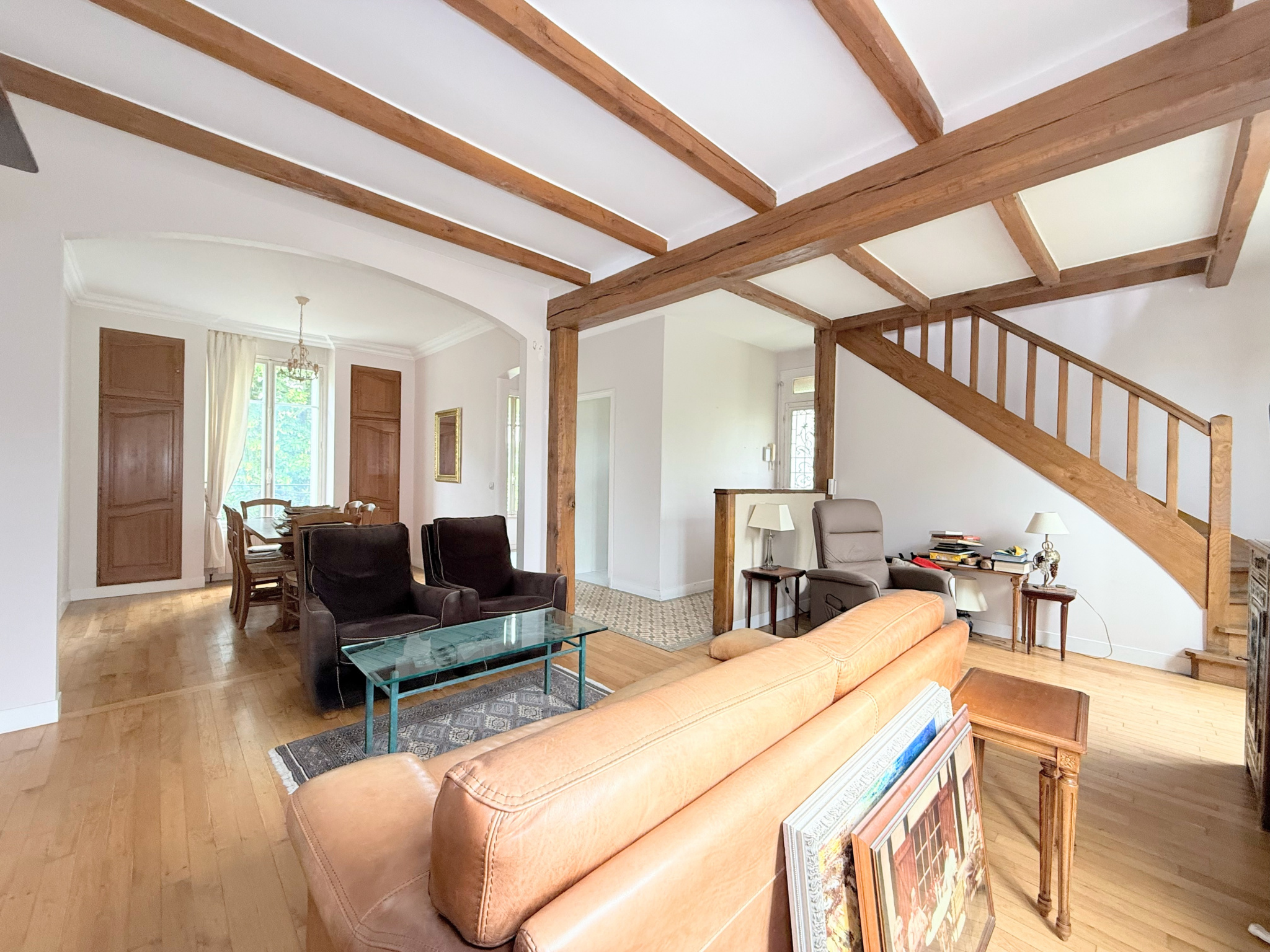 Maison avec jardin, garage et studio. Centre-ville de Rueil (à 8 min) et RER A (à 8 min)