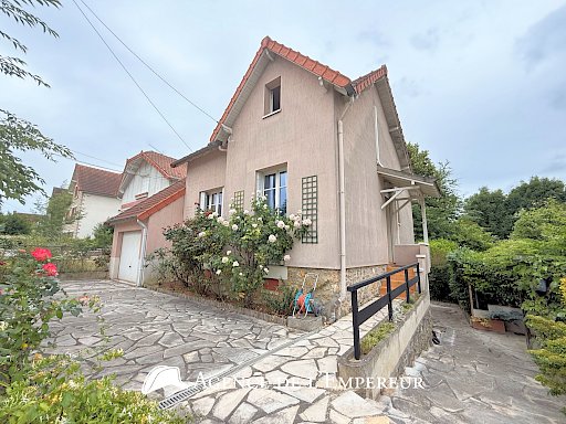 Maison avec jardin, garage et studio. Centre-ville de Rueil (à 8 min) et RER A (à 8 min)