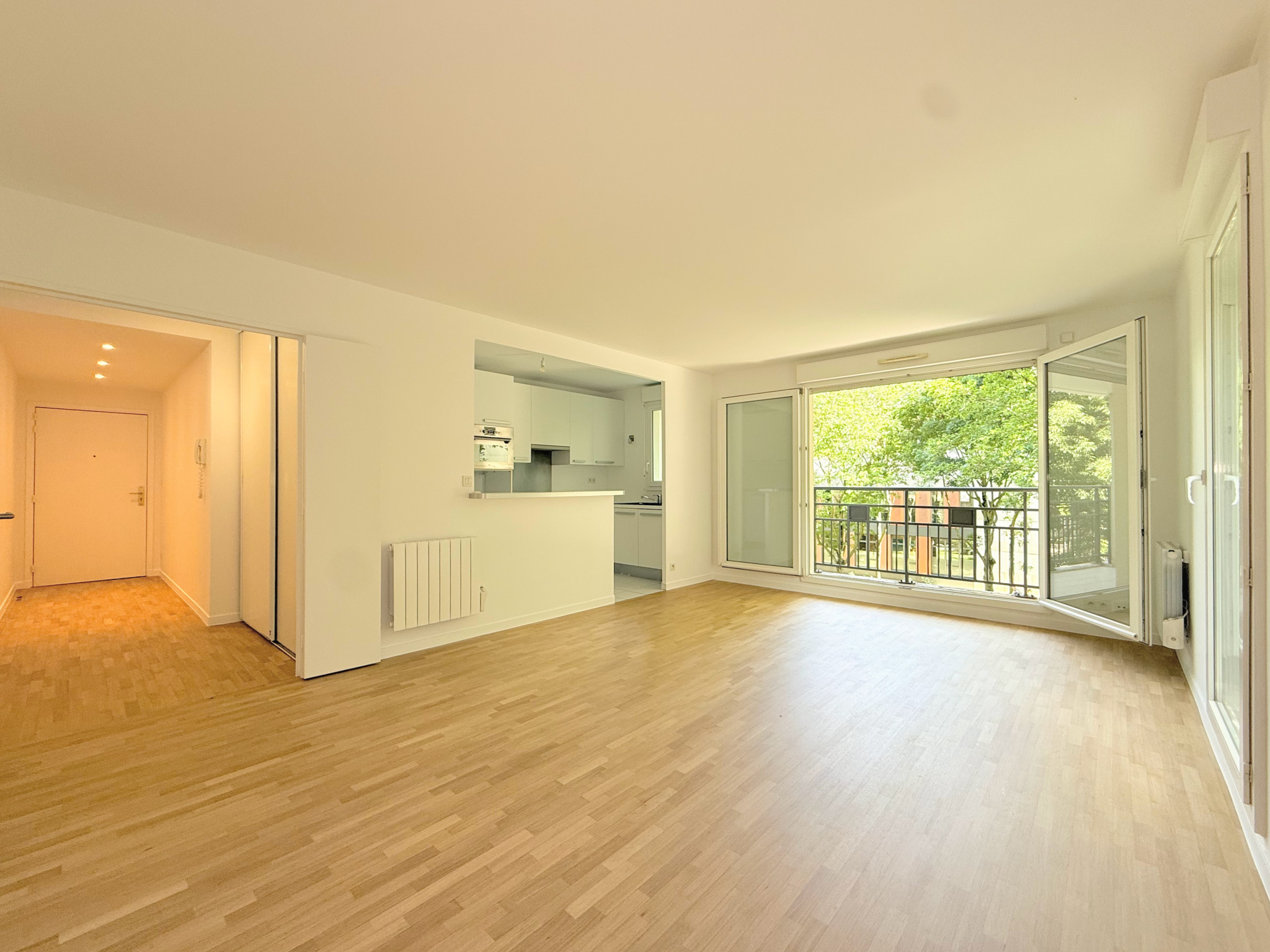 3 pièces rénové, 2e étage, à deux pas du RER A