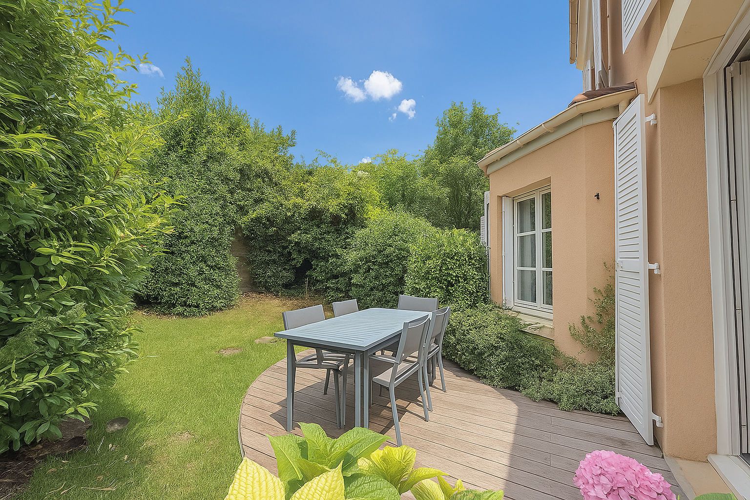 Maison de 150 m2 avec jardin, située dans le recherché domaine de l’Impératrice à Rueil-Malmaison