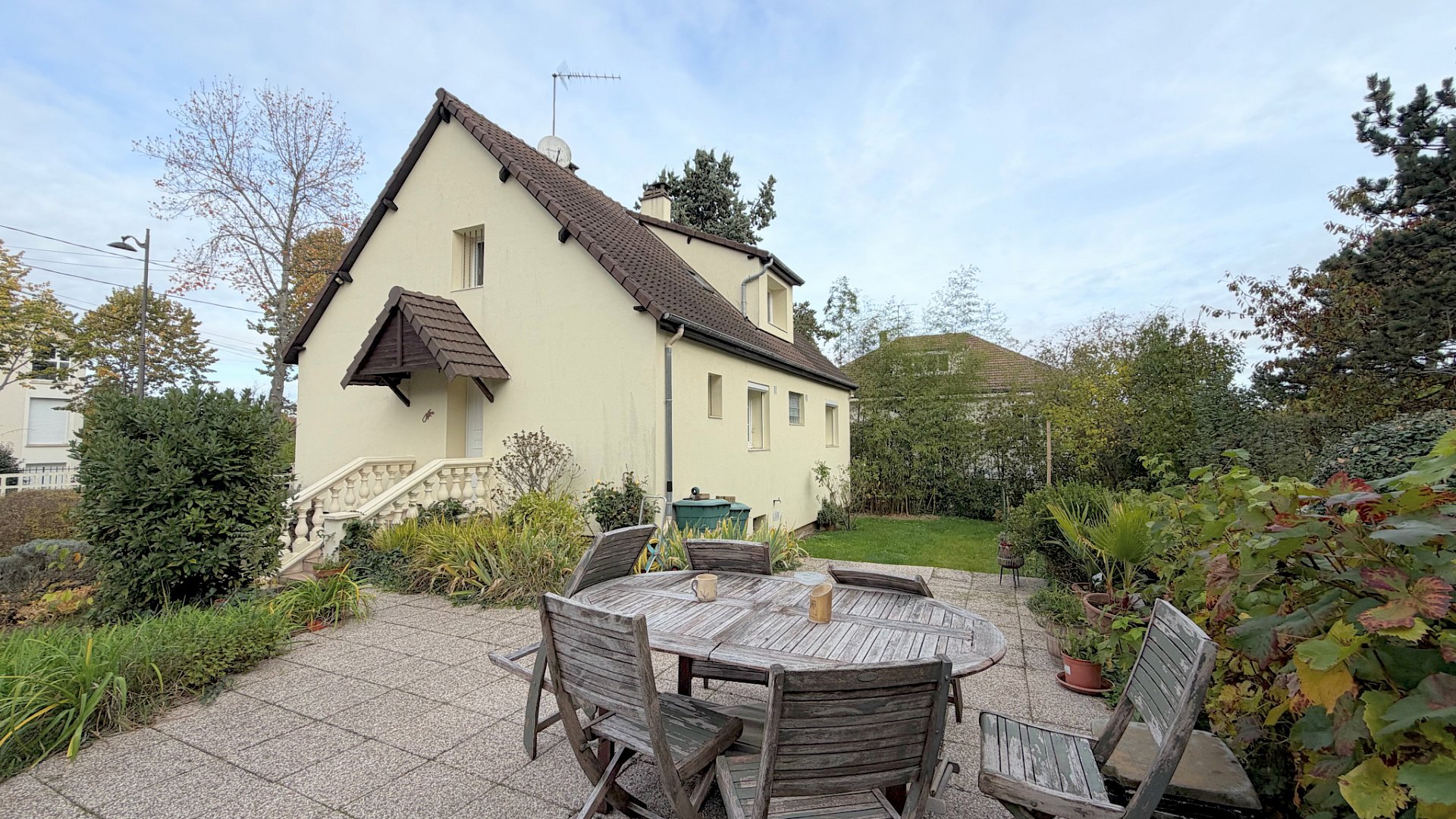 Maison familiale non mitoyenne de 140 m2 habitables, 4 chambres,