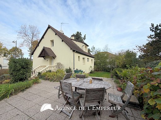 Maison familiale non mitoyenne de 140 m2 habitables, 4 chambres,