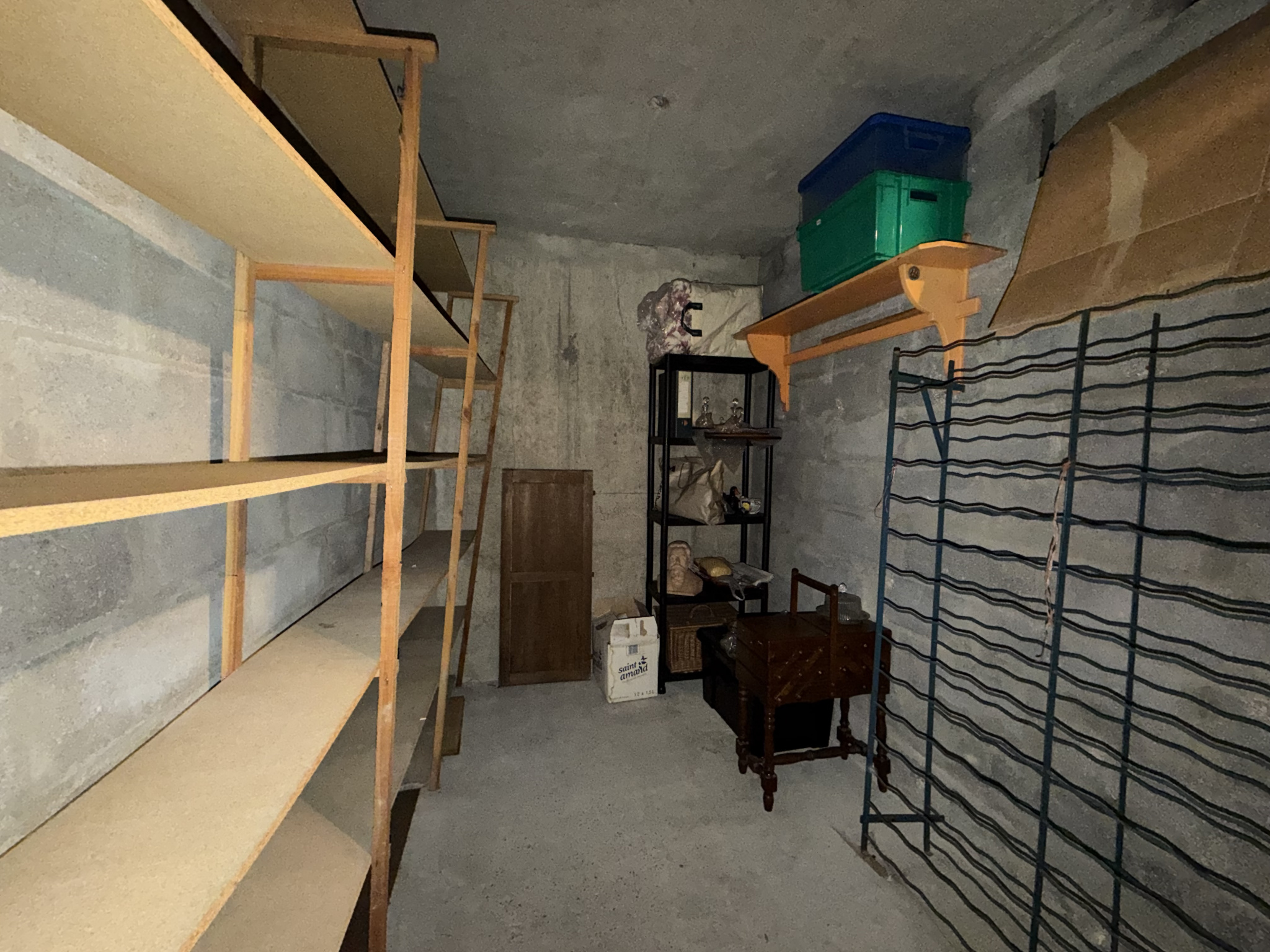 Grand 3 pièces avec terrasse, box et cave, à deux pas du centre-ville