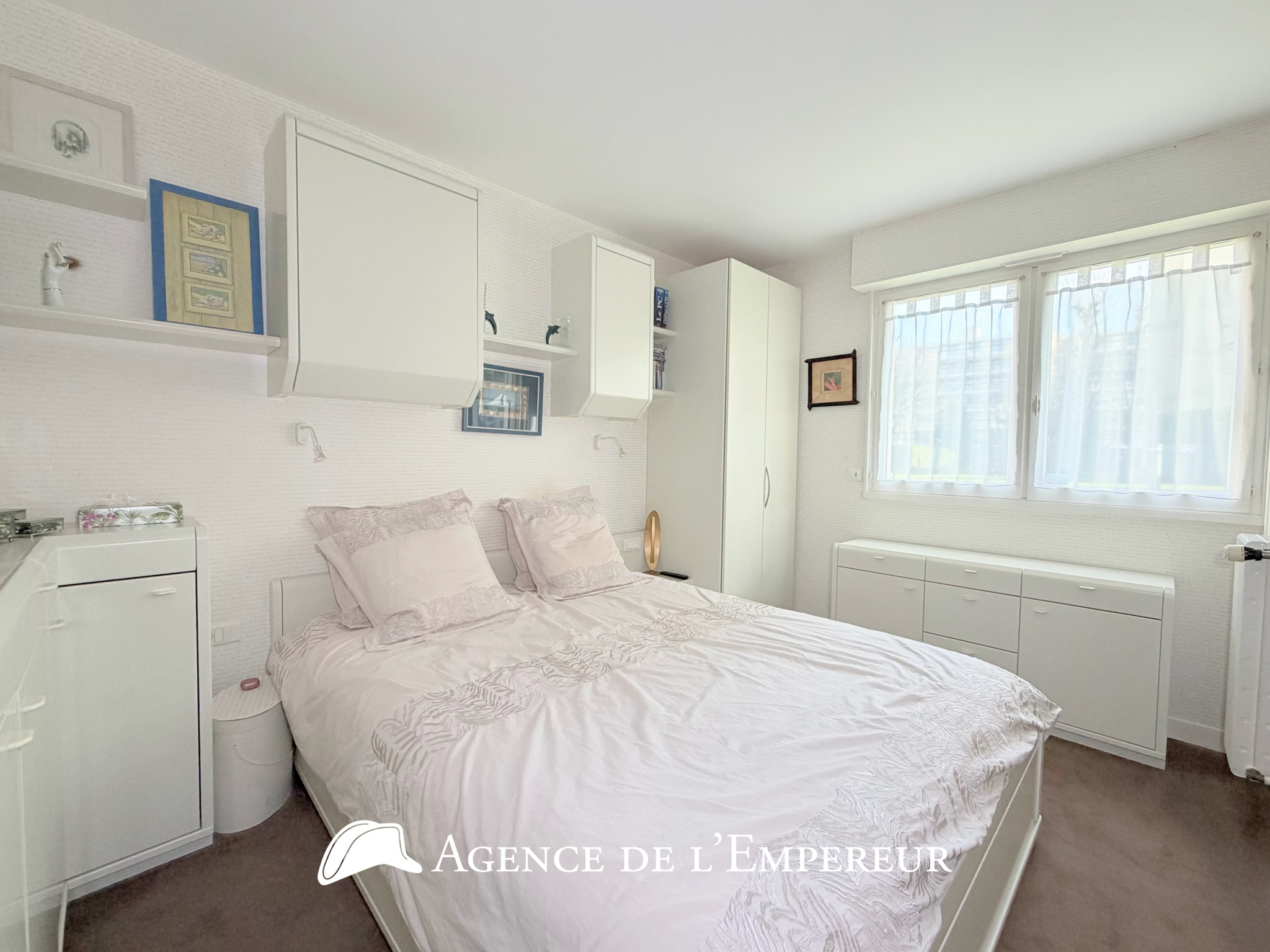 4 pièces traversant, jardin 26 m2 , DPE C, cave et parking