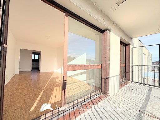 3 pièces non meublée avec balcons, parking et cave