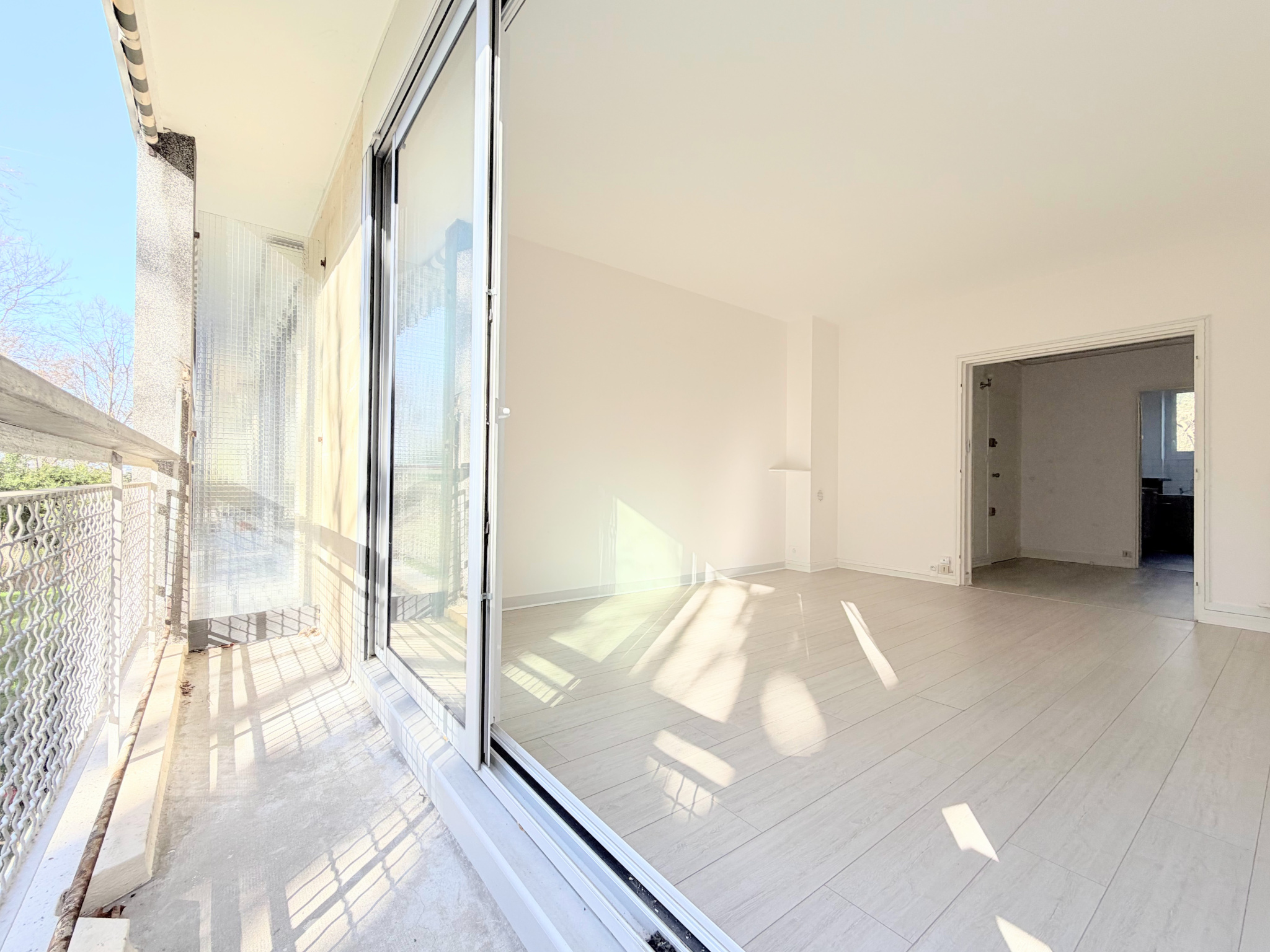 Grand 2 pièces traversant de 50 m2 et cave