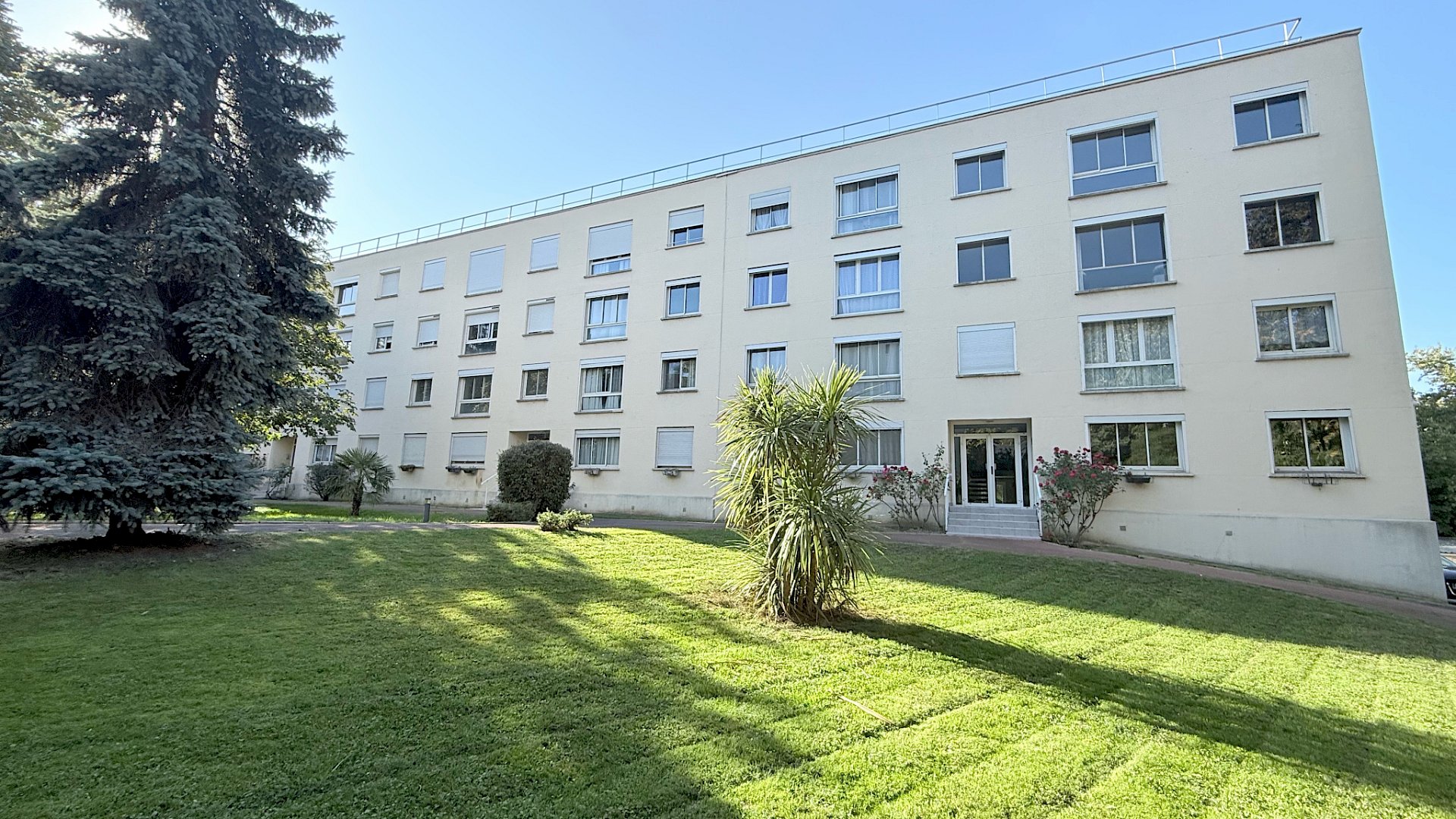 Appartement de 55 m2, cave et box - Les Closeaux