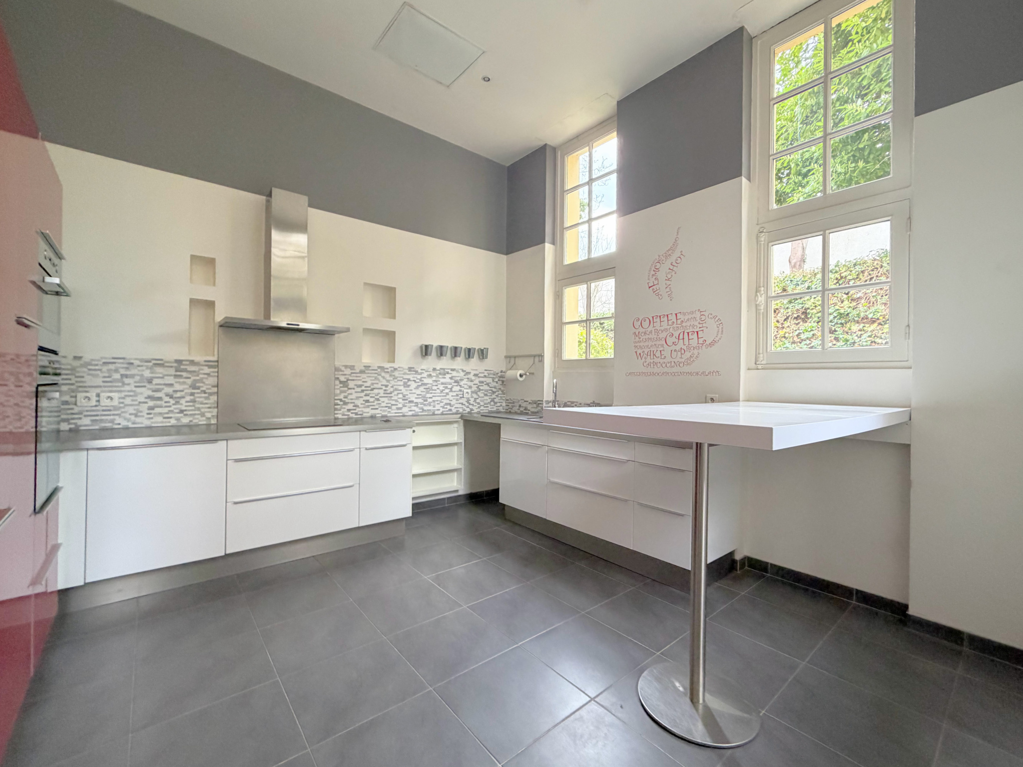 Demeure de 412 m2 habitables, parcelle de 3 000 m2   Parc de la Malmaison