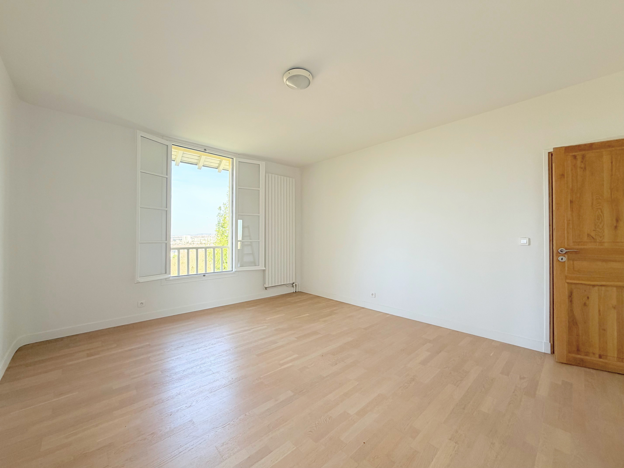 Demeure de 412 m2 habitables, parcelle de 3 000 m2   Parc de la Malmaison