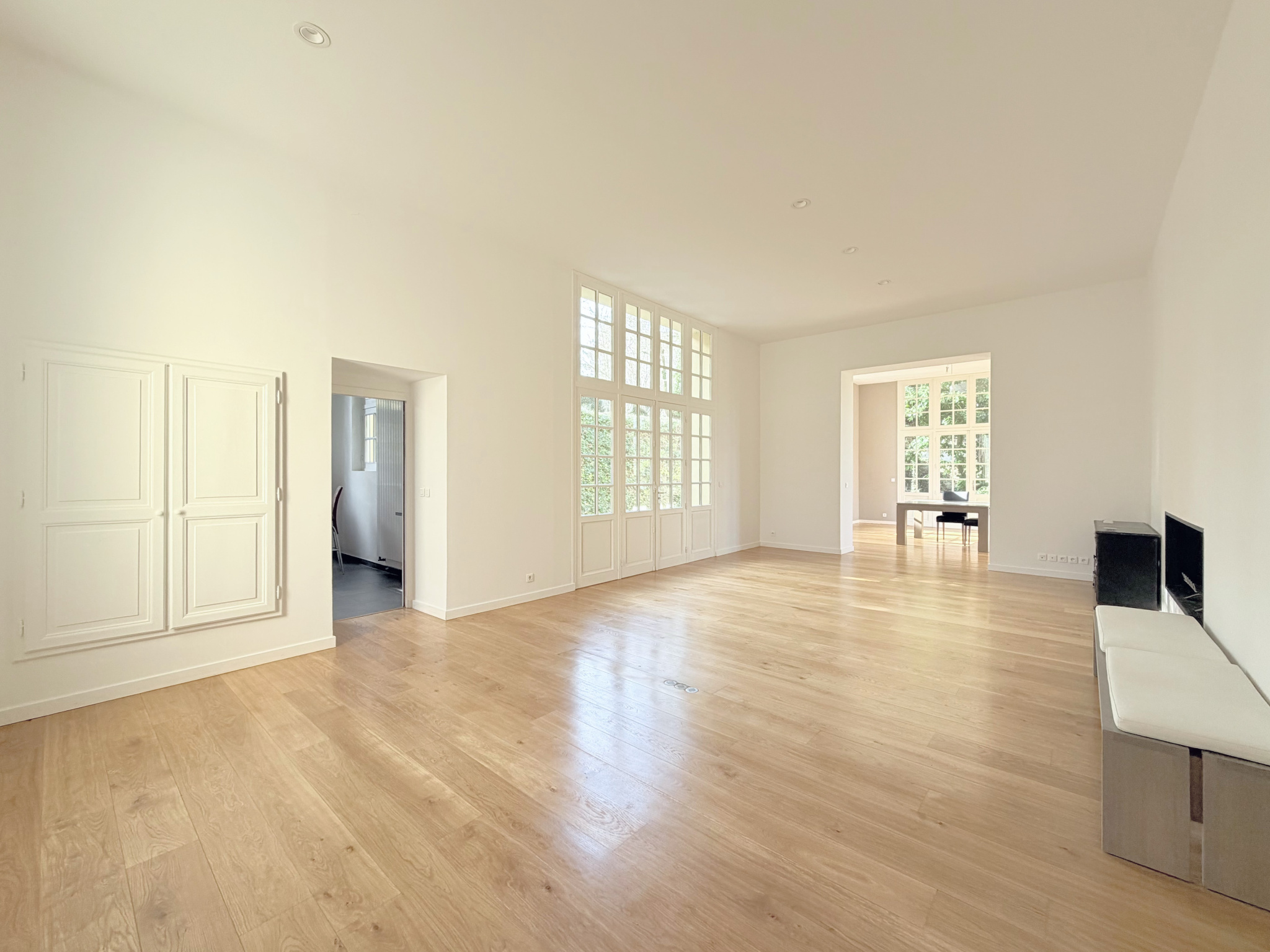 Demeure de 412 m2 habitables, parcelle de 3 000 m2   Parc de la Malmaison