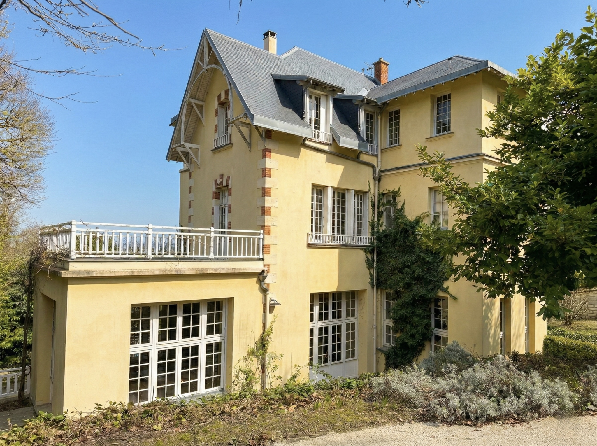 Demeure de 412 m2 habitables, parcelle de 3 000 m2   Parc de la Malmaison