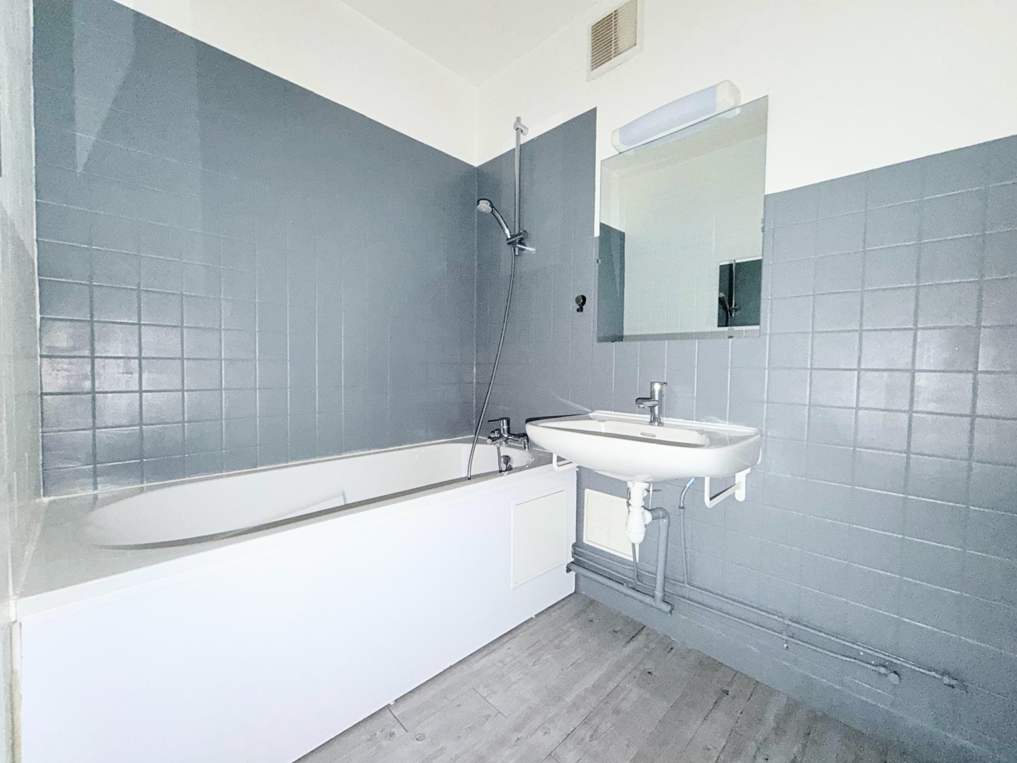 Lumineux 3 pièces - 63 m2 - 3e et dernier étage - Cave et parking