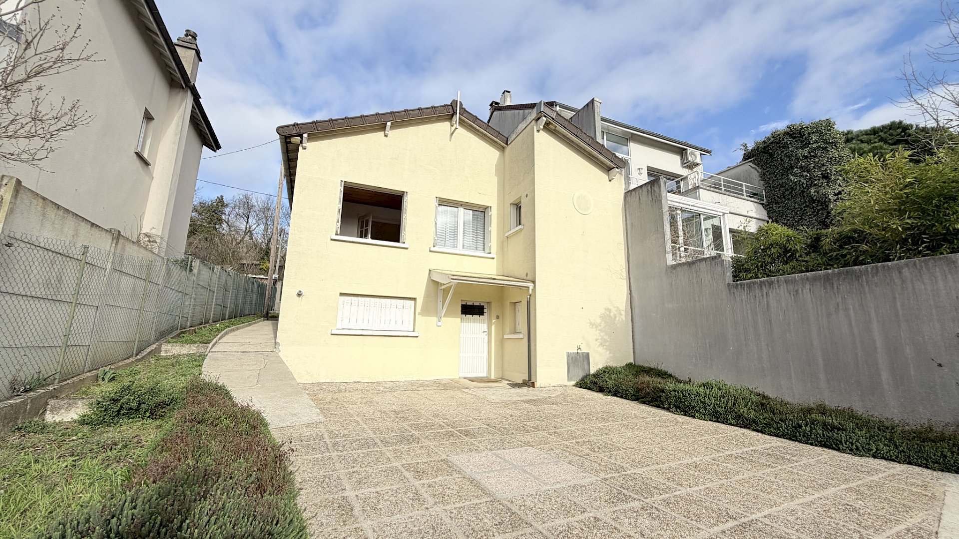Maison limite Suresnes   Parcelle 367 m2