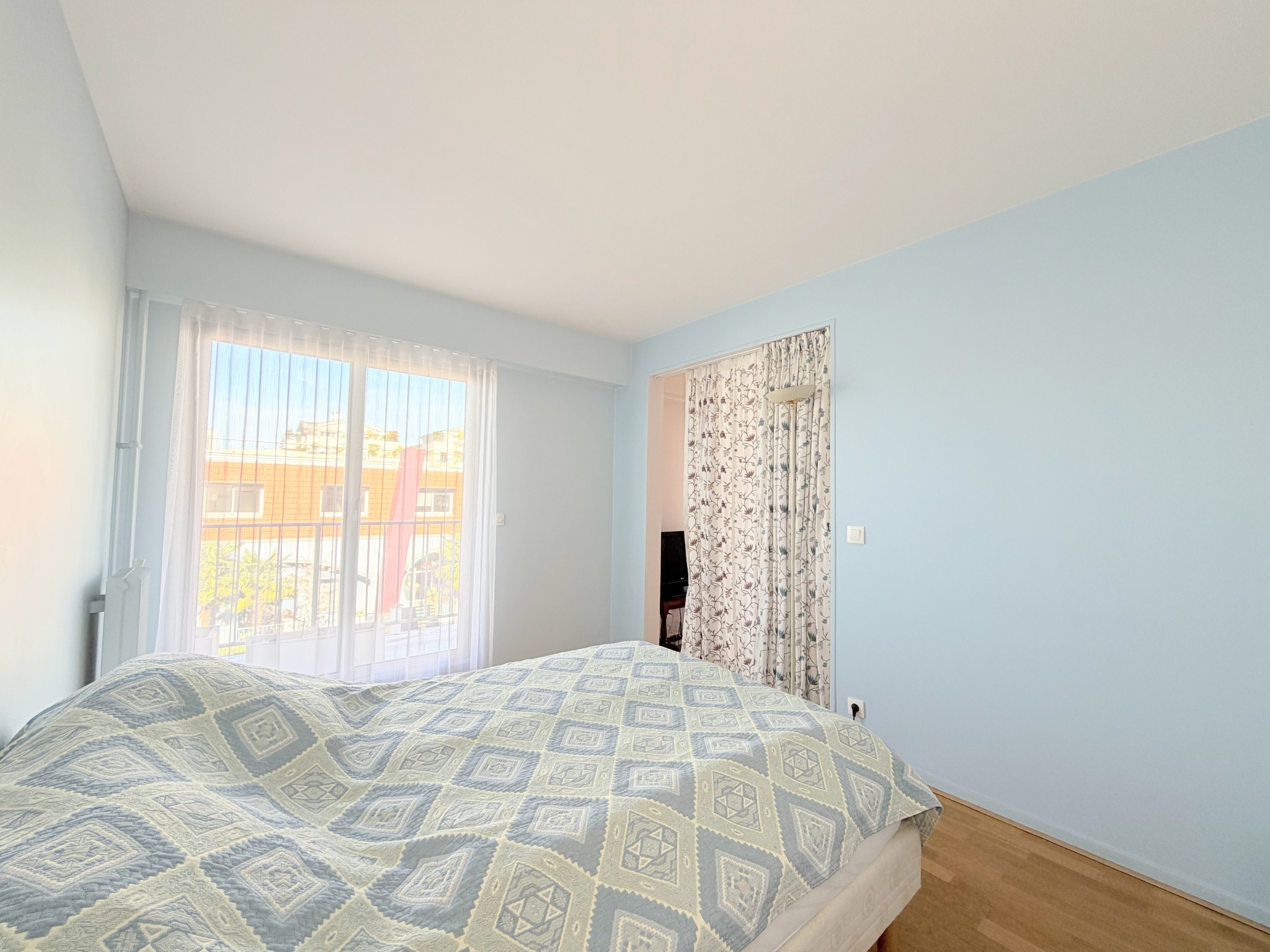 2 pièces en location meublée entre RER et centre-ville