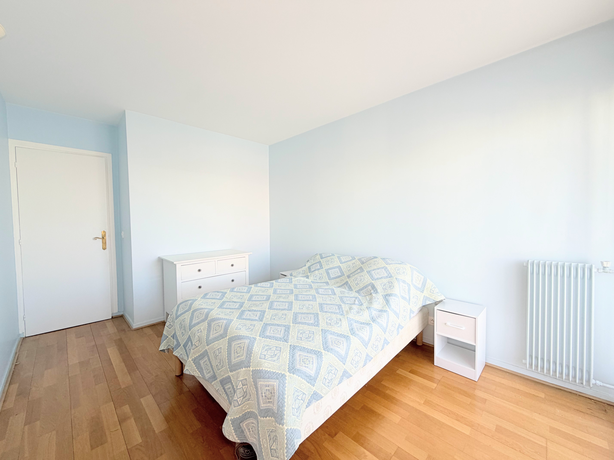 2 pièces en location meublée entre RER et centre-ville