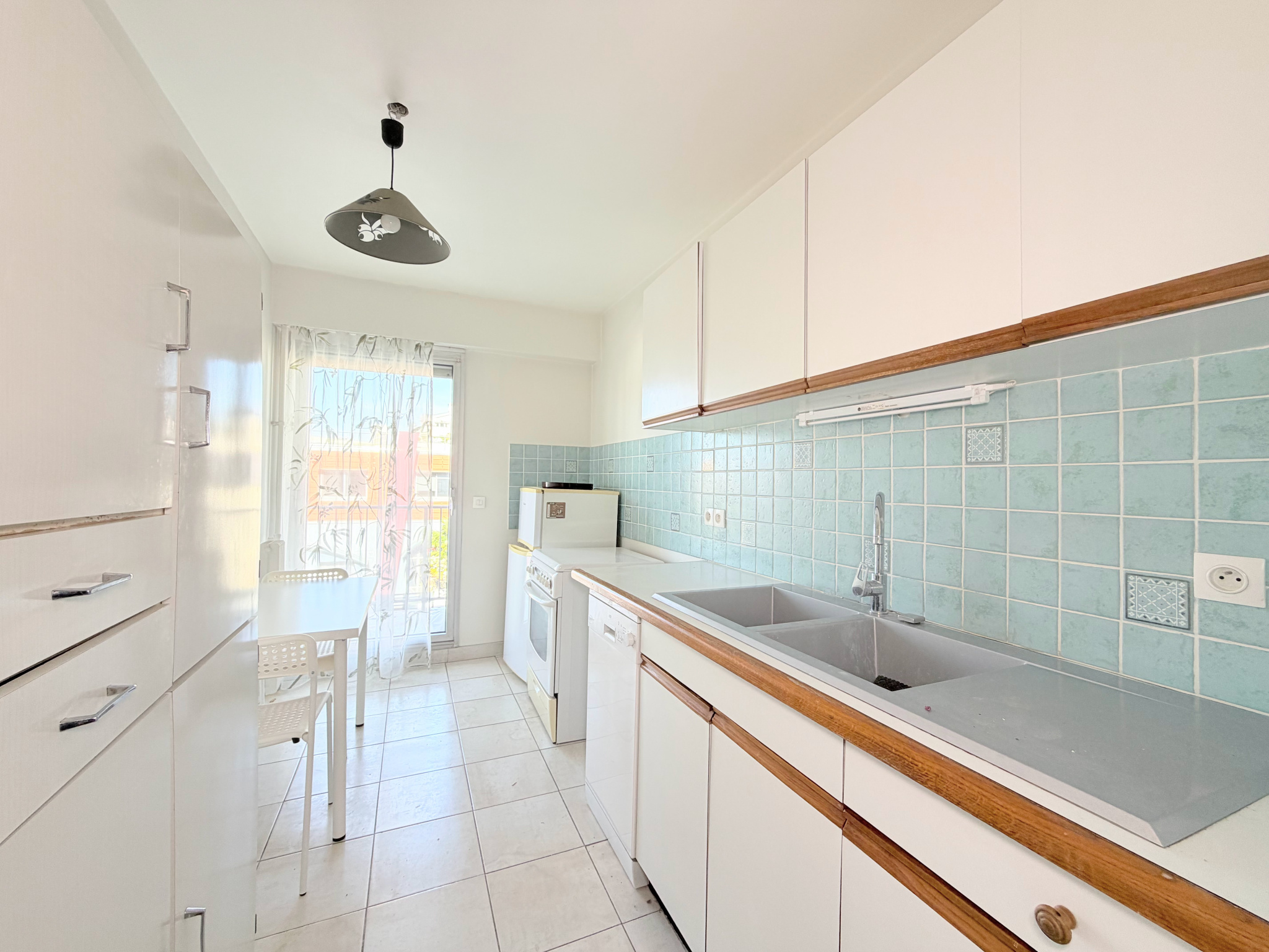 2 pièces en location meublée entre RER et centre-ville