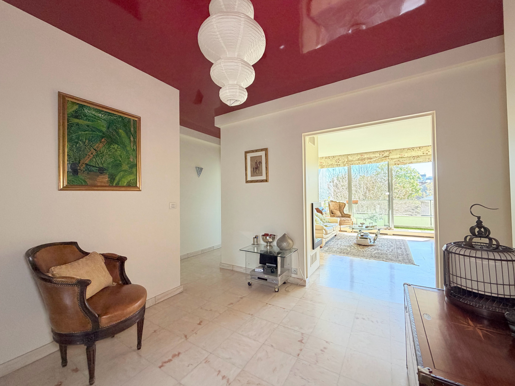 Grand 3 pièces de 93 m2   2 terrasses, 2 parkings et cave.