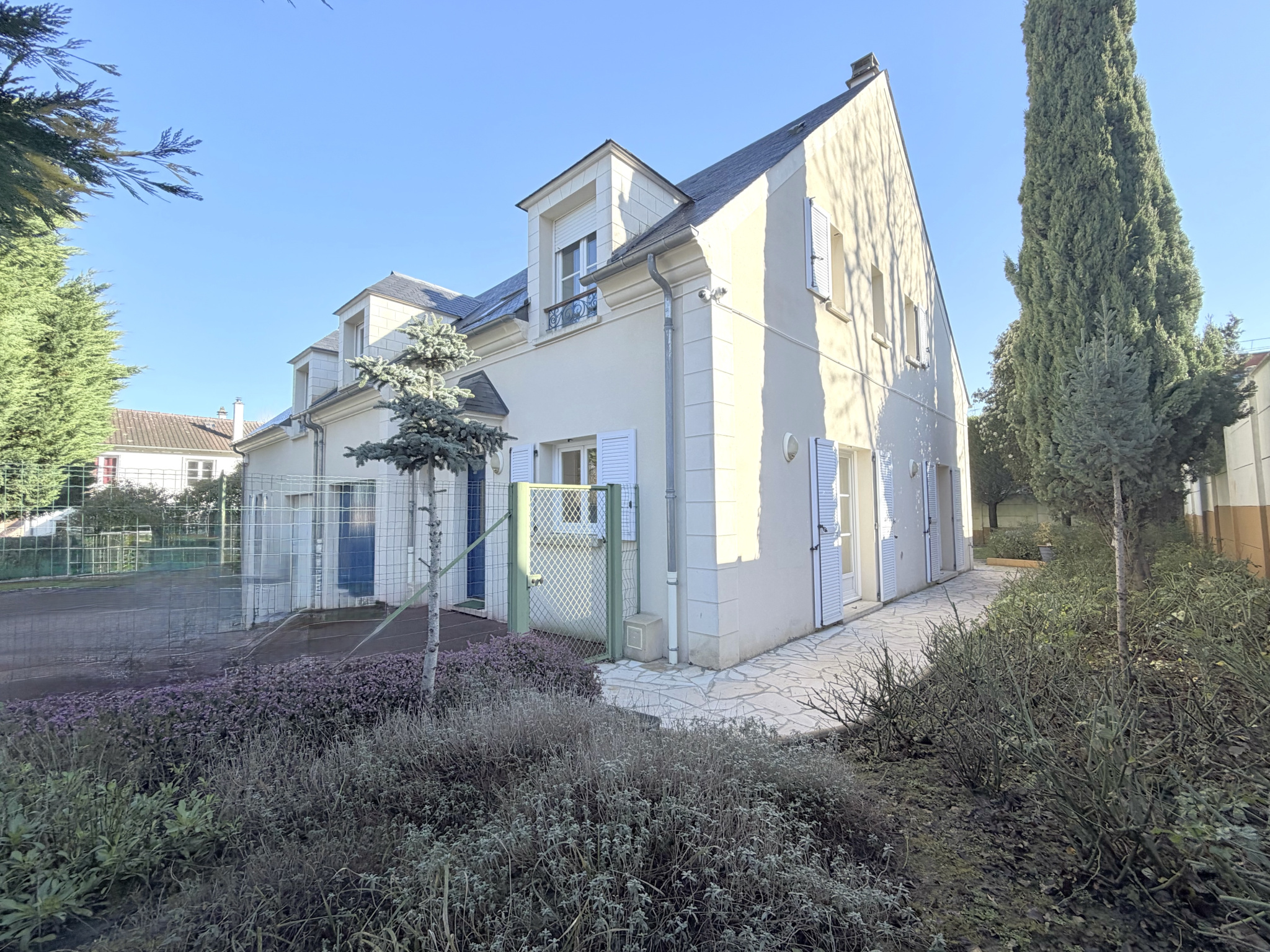 Maison Buzenval   DPE C, 4 chambres, jardin, garage et sous-sol