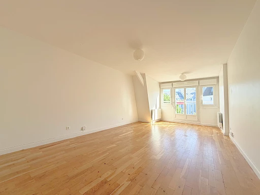 3 pièces avec parking, dernier étage, cœur de ville   DPE C