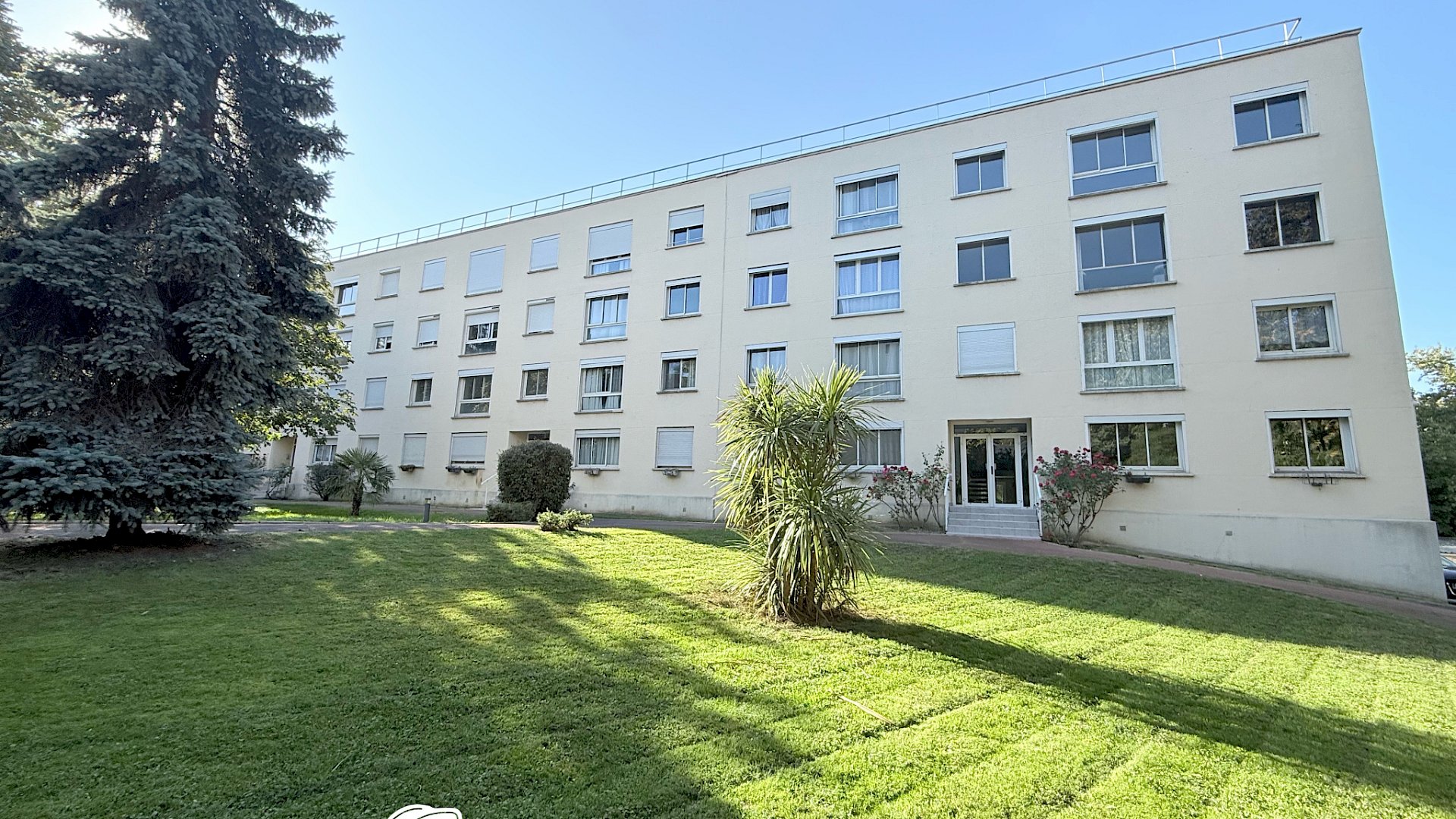 Appartement de 55 m2, cave et box - Les Closeaux