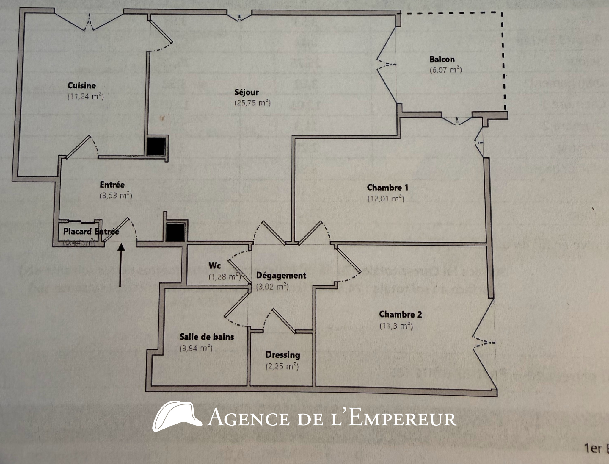 Grand 3 pièces avec terrasse, box et cave, à deux pas du centre-ville