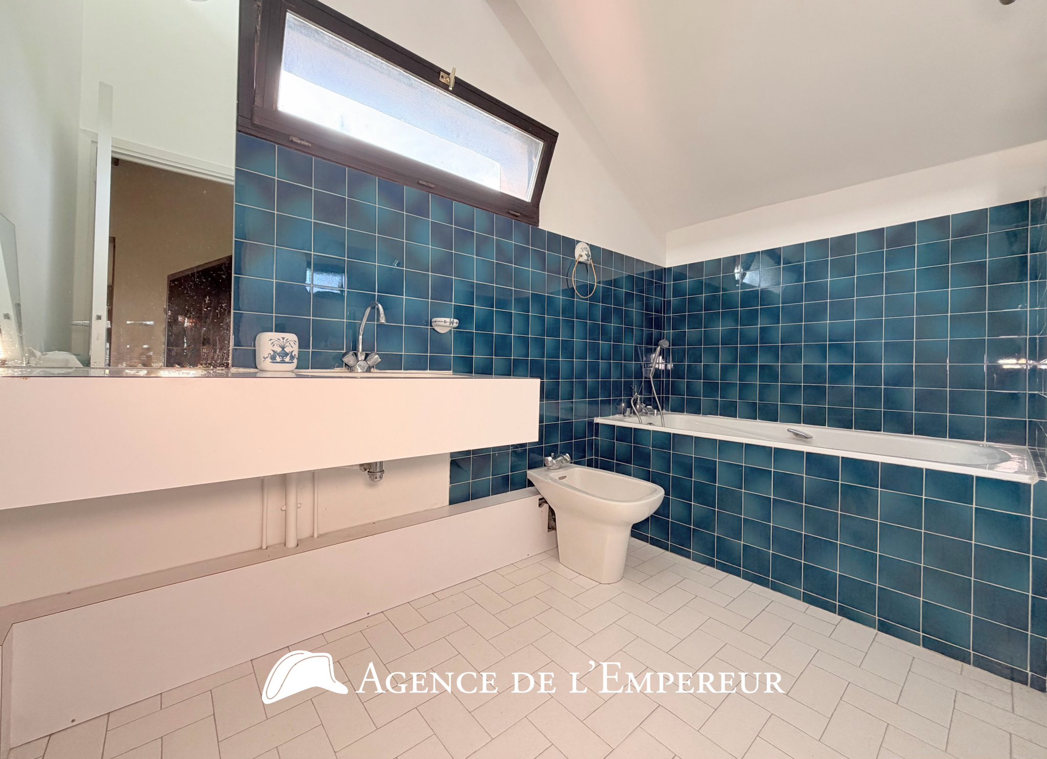 MAISON D'ARCHITECTE — 6 CHAMBRES — PARCELLE 1 190 m2