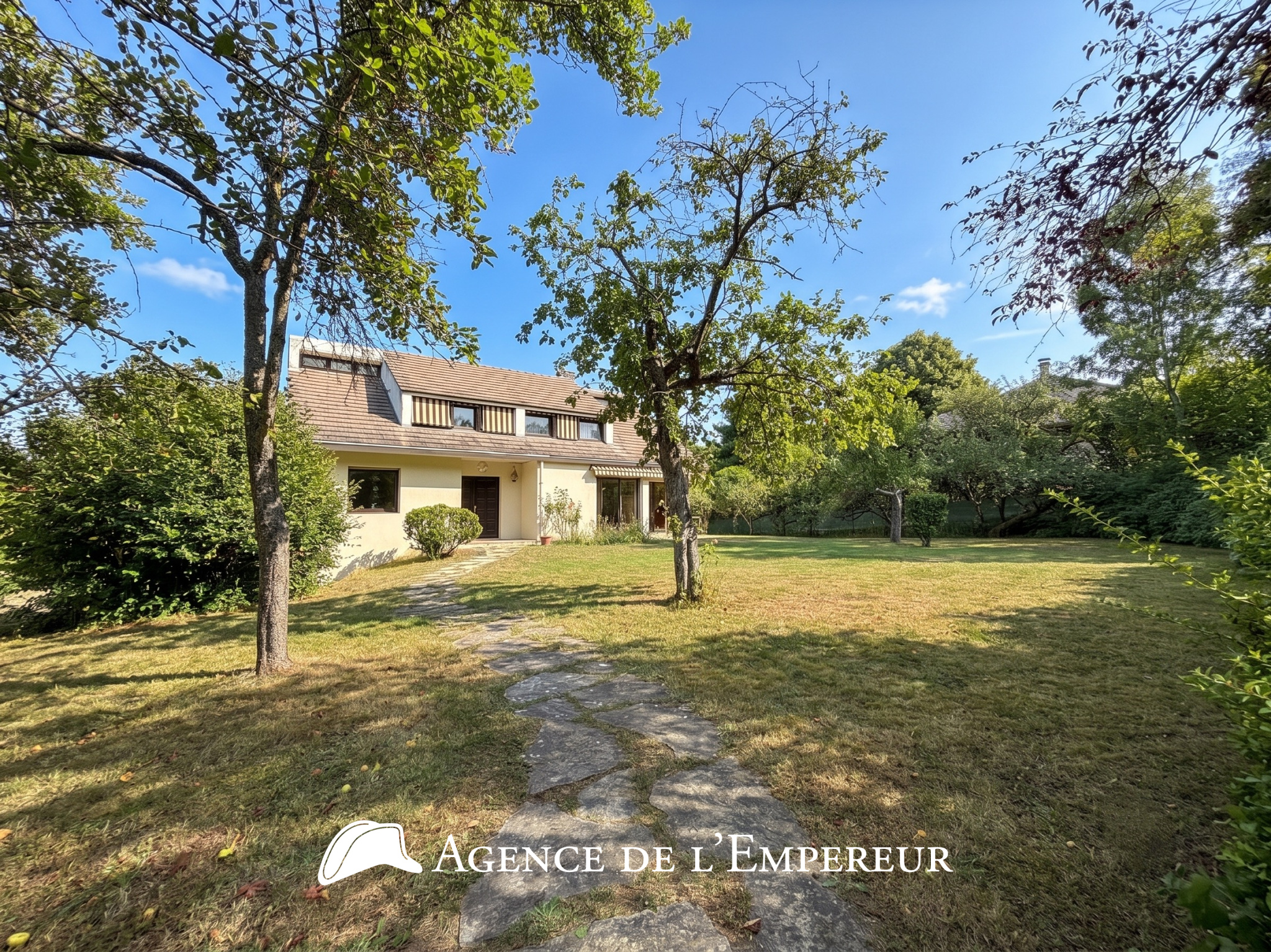 MAISON D'ARCHITECTE — 6 CHAMBRES — PARCELLE 1 190 m2