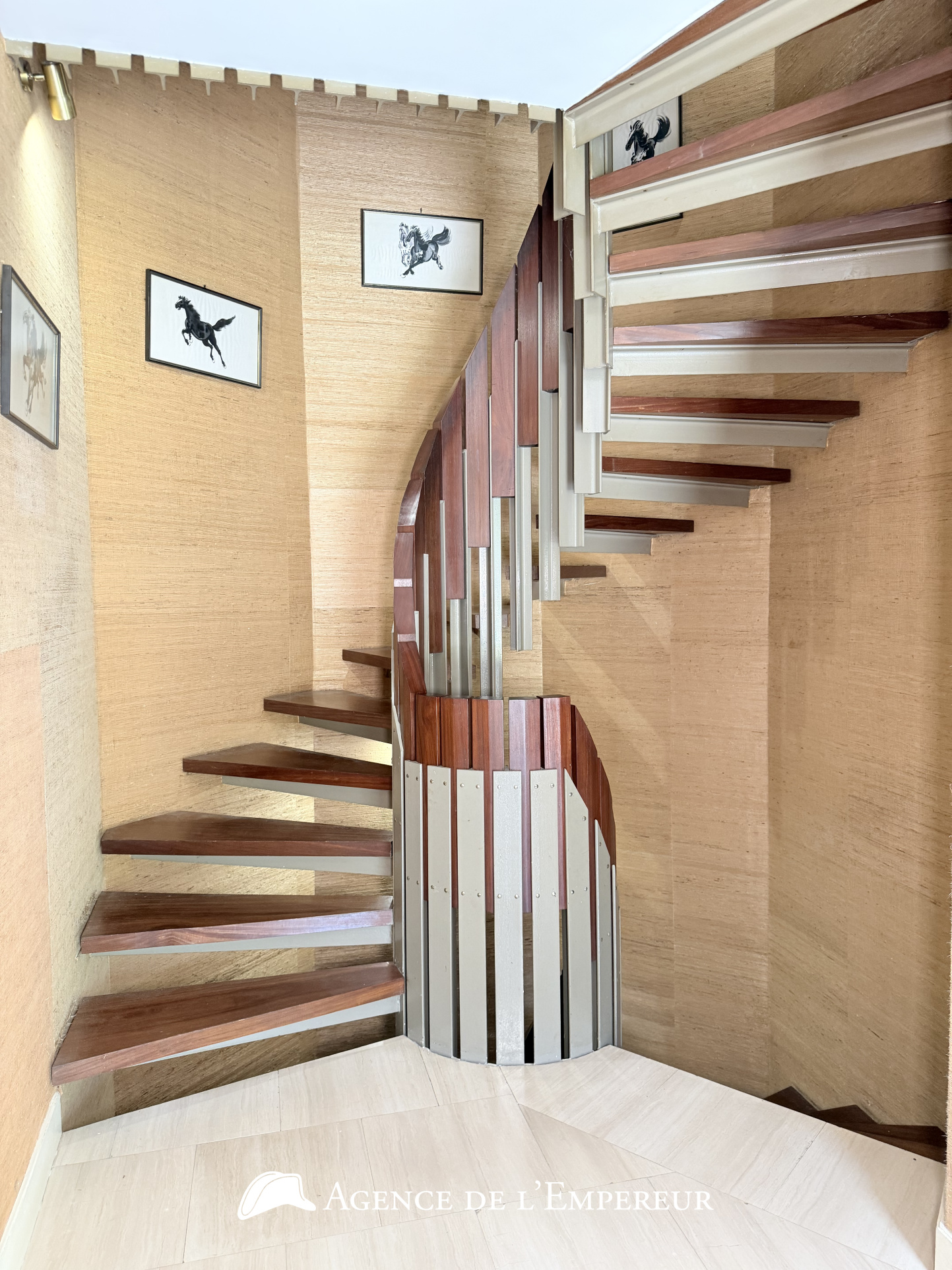MAISON D'ARCHITECTE — 6 CHAMBRES — PARCELLE 1 190 m2