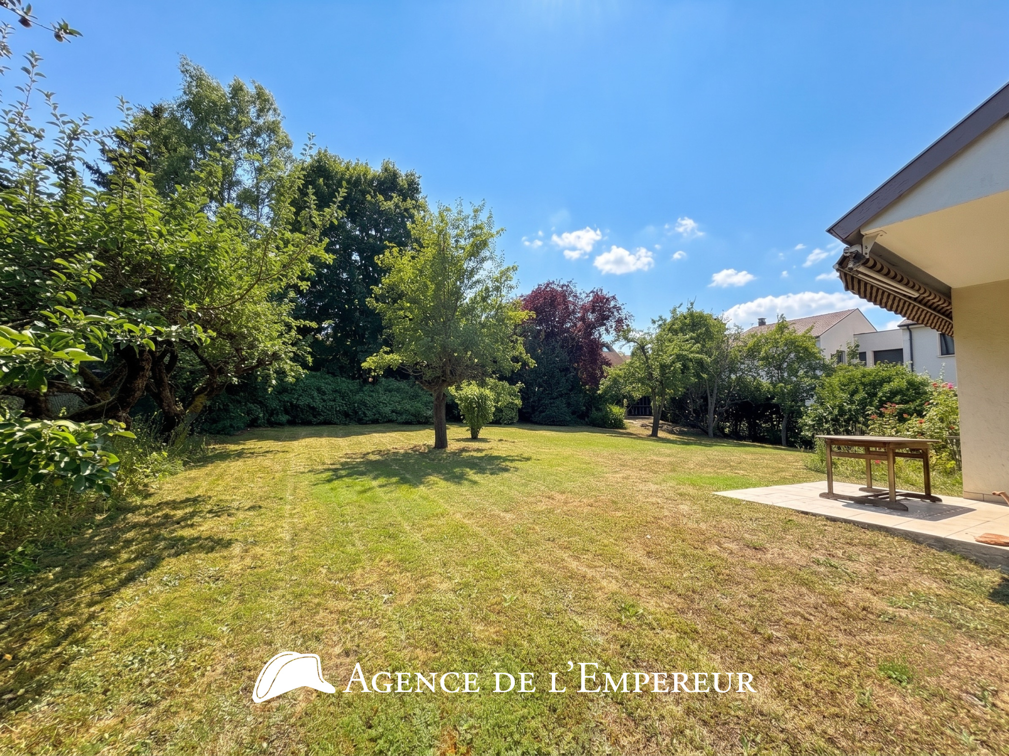 MAISON D'ARCHITECTE — 6 CHAMBRES — PARCELLE 1 190 m2