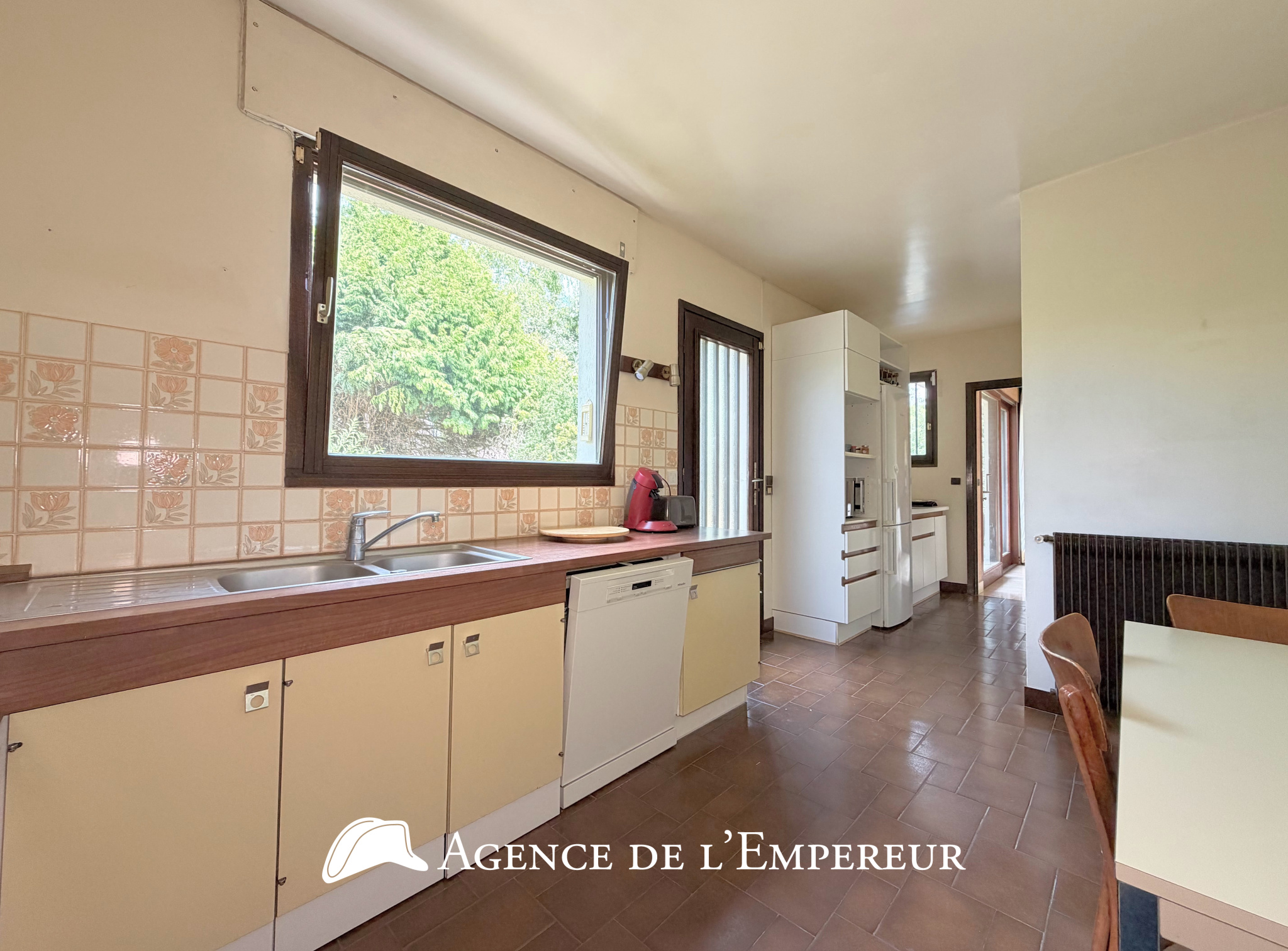 MAISON D'ARCHITECTE — 6 CHAMBRES — PARCELLE 1 190 m2