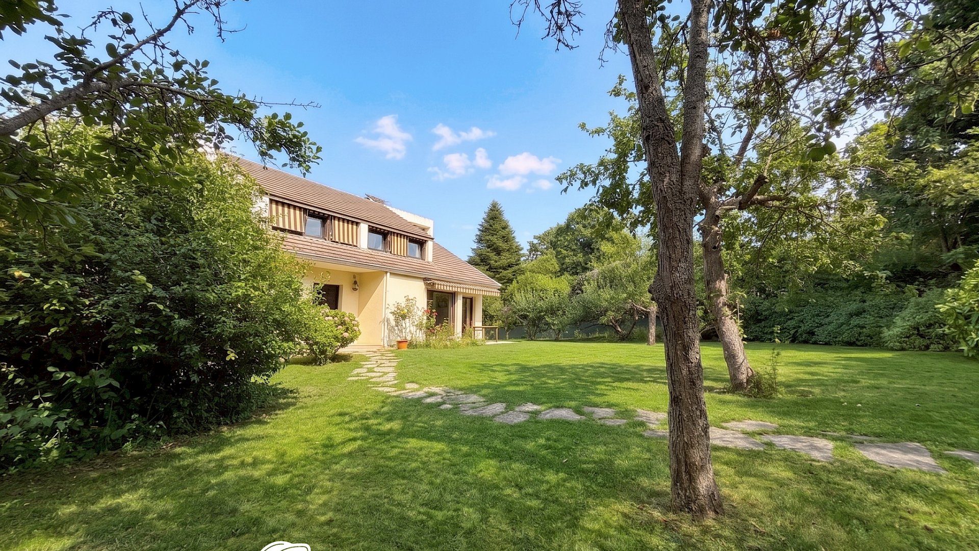 MAISON D'ARCHITECTE — 6 CHAMBRES — PARCELLE 1 190 m2