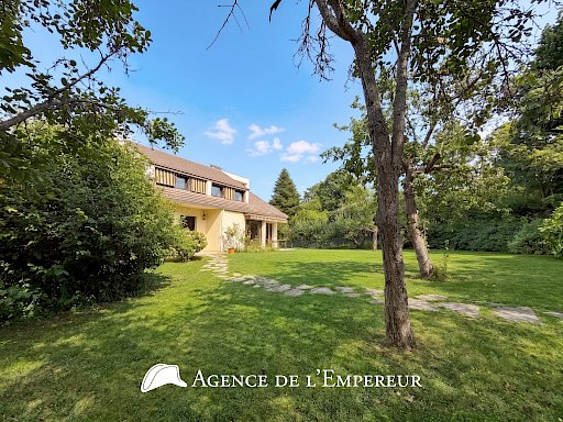 MAISON D'ARCHITECTE — 6 CHAMBRES — PARCELLE 1 190 m2