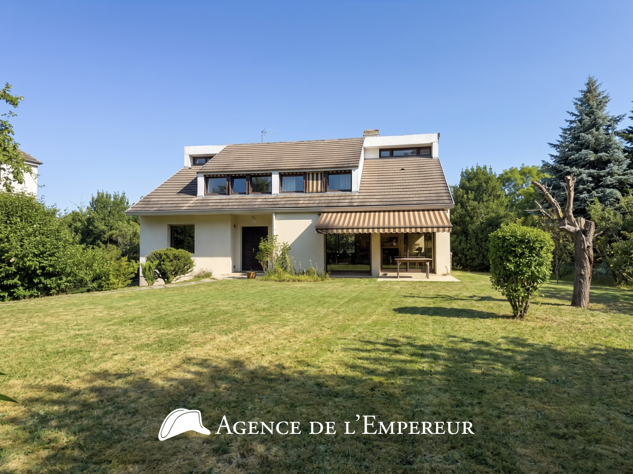 MAISON D'ARCHITECTE — 6 CHAMBRES — PARCELLE 1 190 m2
