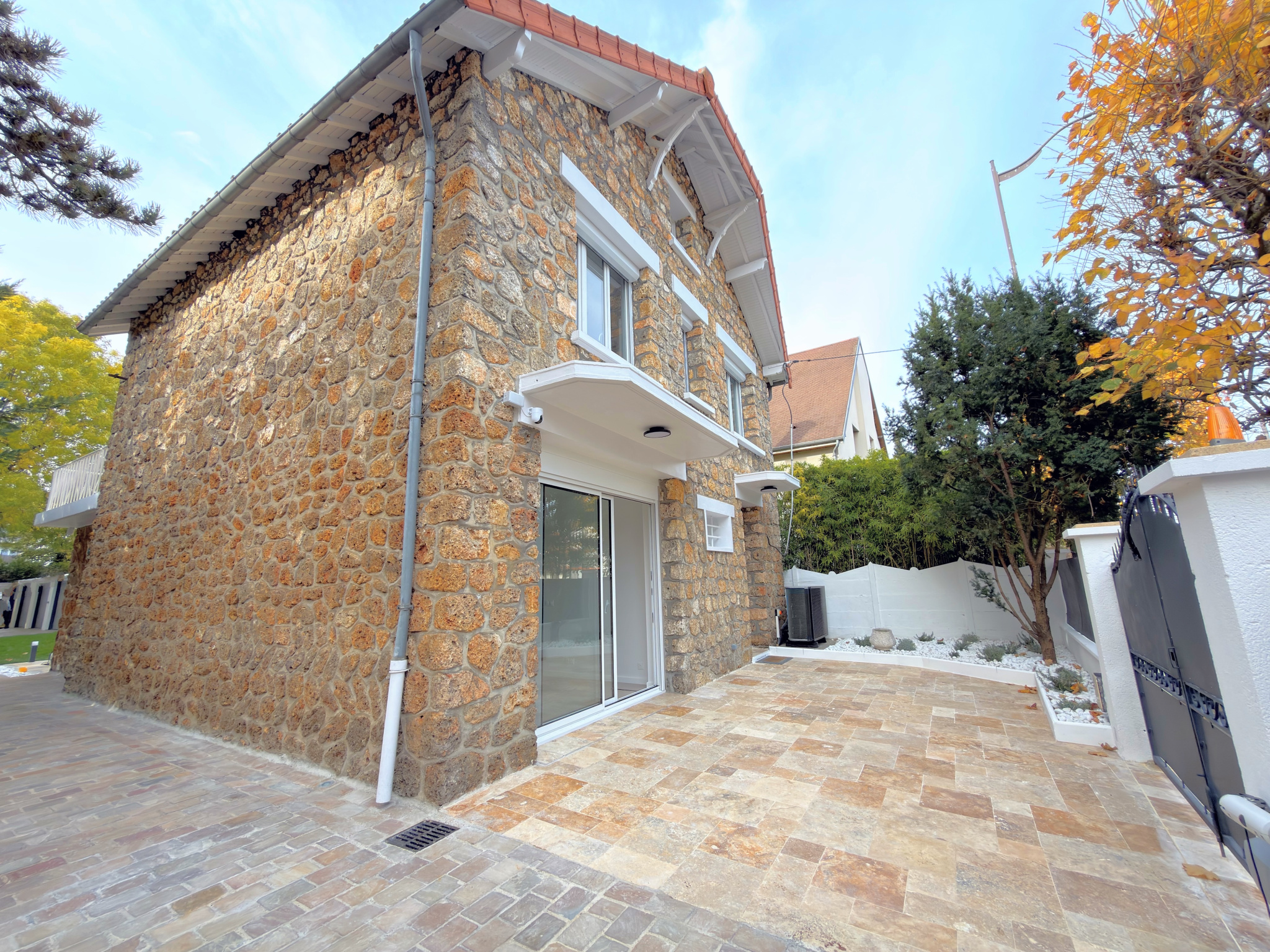 photo_d84327ab687cb15cfd5737207d1ce4d9